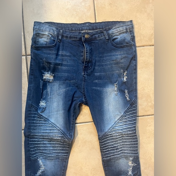 Size xl distressed ankle pants - Picture 2 of 3